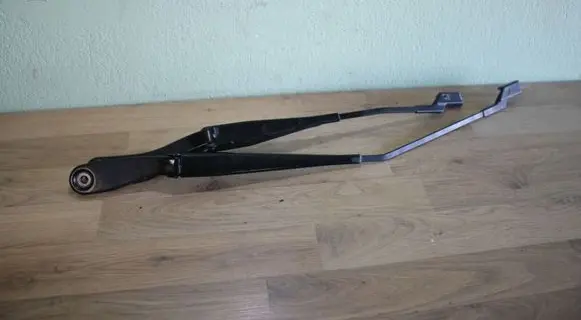 Volvo V50 Front wiper blade arm