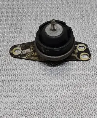 Citroen C5 Engine mount bracket