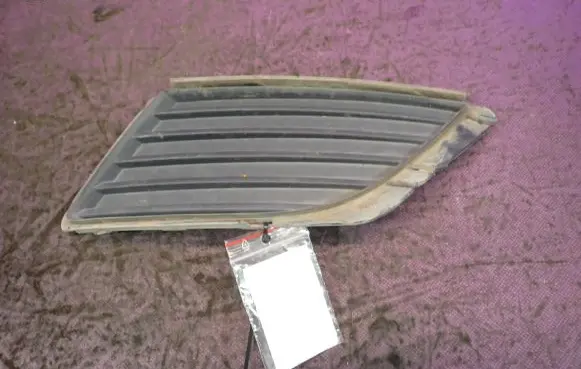 Opel Corsa C Front bumper lower grill 13120835