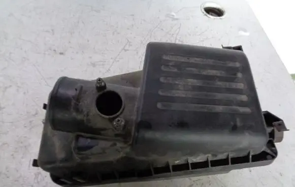Toyota Avensis Verso Air filter box 