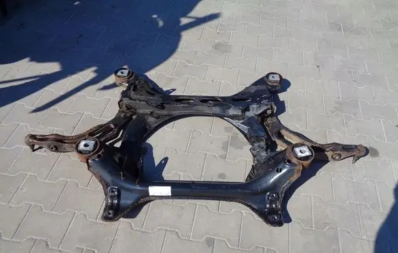 Volkswagen Touareg I Front subframe