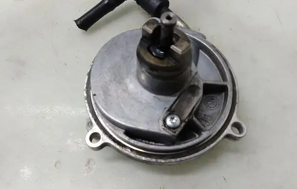 Mercedes-Benz A W168 Vacuum pump A6682300165