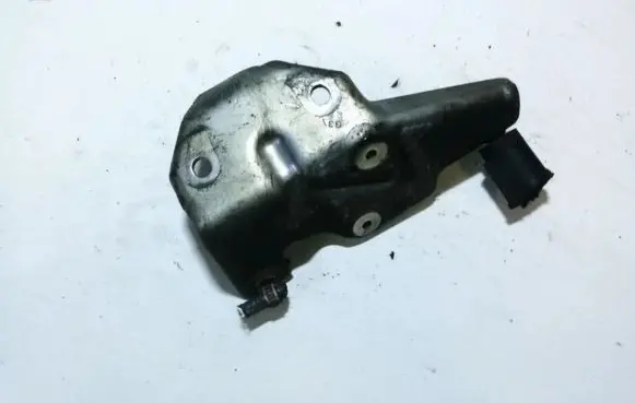 Toyota Yaris Engine mounting bracket