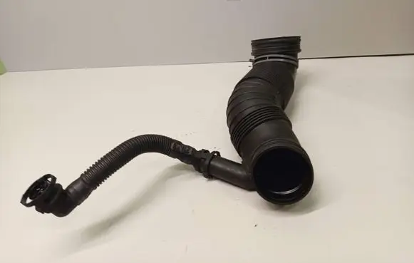 Audi Q3 8U Turbo air intake inlet pipe/hose 5N0129656