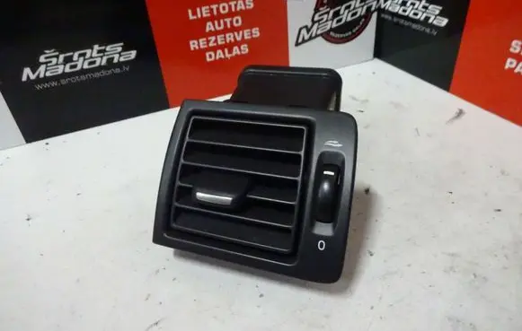 Volvo C70 Dashboard side air vent grill/cover trim 39870822