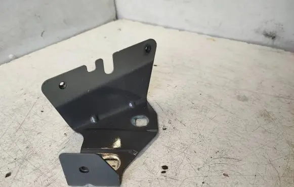 Opel Vivaro Fender mounting bracket 52045R