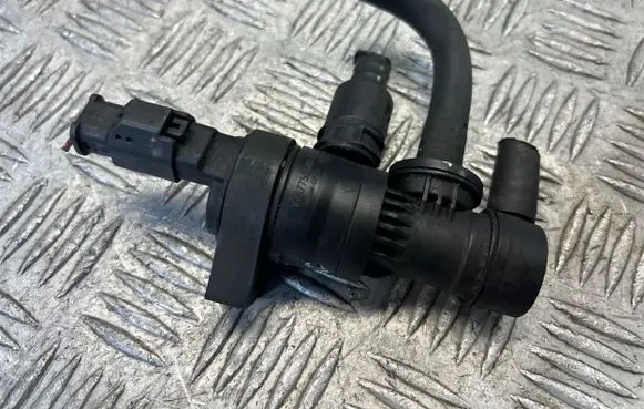 Peugeot 5008 Turbo solenoid valve V757750680