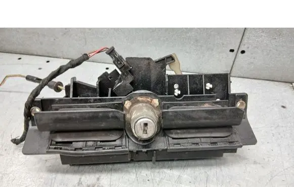 Audi A3 S3 8L Tailgate/trunk/boot lock/catch/latch 8D9827565C
