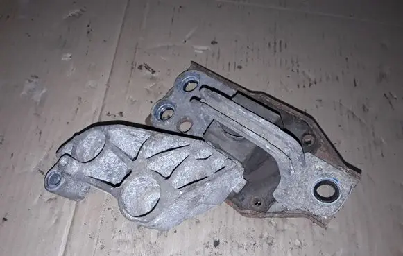 Nissan X-Trail T31 Gearbox mount NOCODE