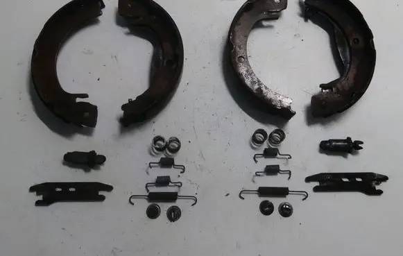 Toyota Verso Handbrake/parking brake pads 