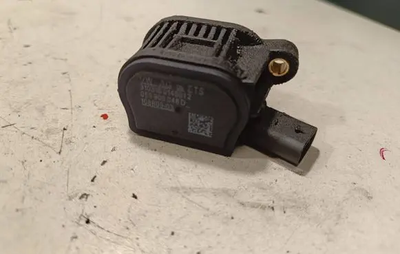 Audi SQ7 Camshaft vanos timing valve 059906048D