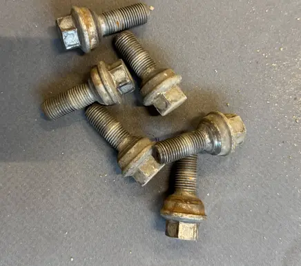 Volkswagen Crafter Nuts/bolts 