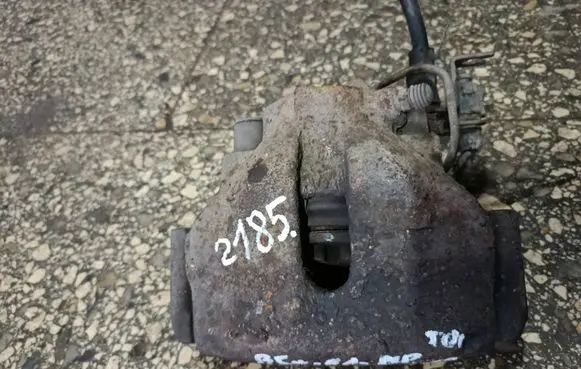 Volkswagen PASSAT B5.5 Front brake caliper