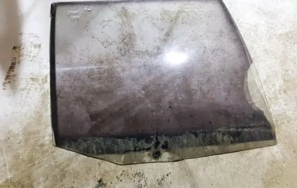 Peugeot 405 Rear door window glass