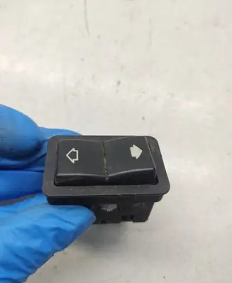 BMW 5 E39 Electric window control switch 8368974