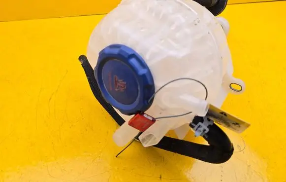 Audi e-tron Coolant expansion tank/reservoir 4KE121405A