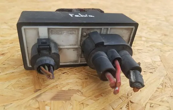 Skoda Fabia Mk1 (6Y) Coolant fan relay 1J0919506M