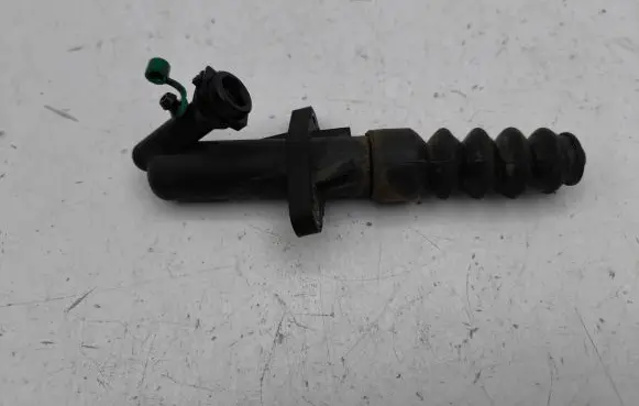Clutch slave cylinder