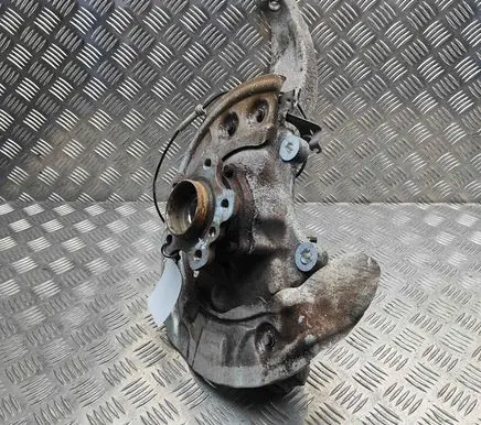 BMW 5 G30 G31 Front wheel hub 6884385
