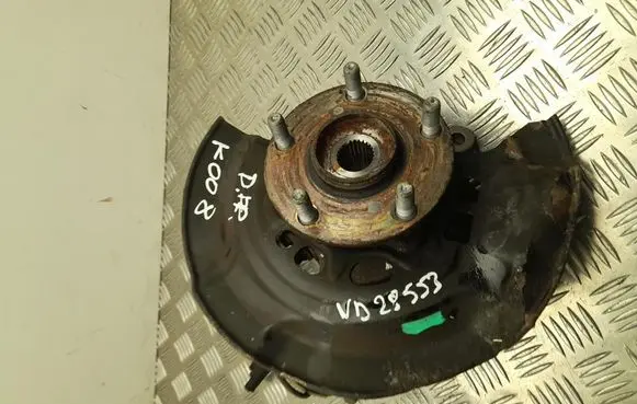 Toyota Auris E180 Front wheel hub 008