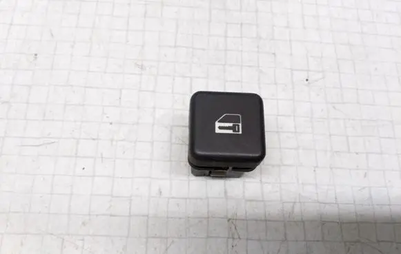 BMW 5 E39 Central locking switch button 8360828