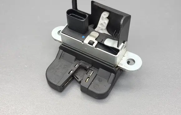 Volkswagen Touran II Tailgate/trunk/boot lock/catch/latch 1T0827505H 1T0827505