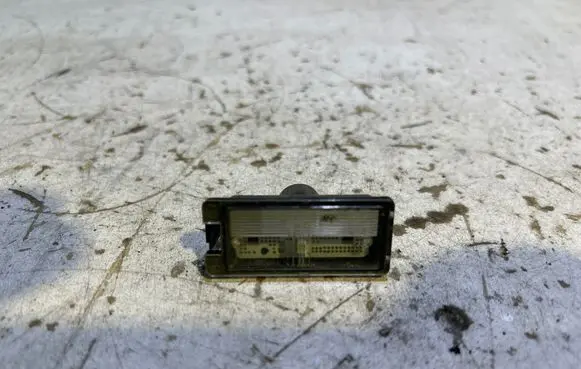 Jeep Grand Cherokee Number plate light 89WXP597 65WTVDC 02052014