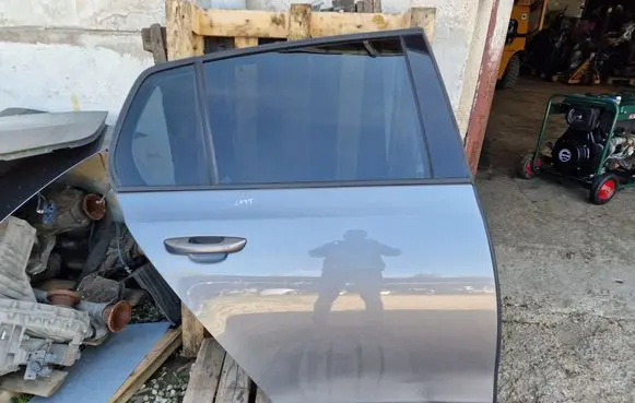 Volkswagen Golf VI Rear door LA7T