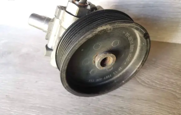 Mercedes-Benz R W251 Power steering pump A0054660101 7693955242