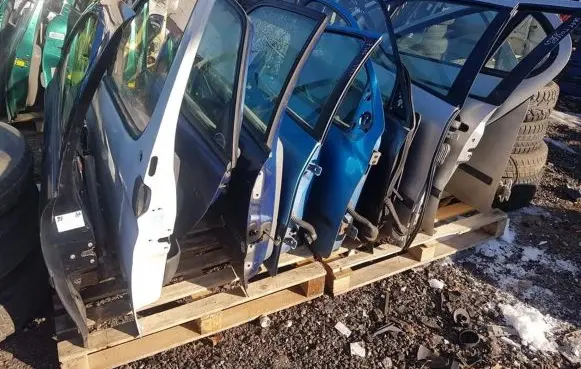 Citroen Berlingo Front door baltos
