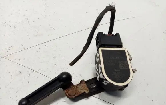 Headlight/headlamp level sensor