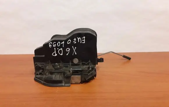 BMW X6 E71 Front door lock 7202146 6601