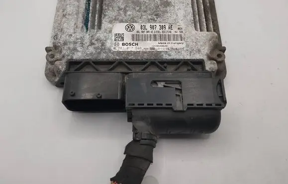 Volkswagen PASSAT B7 Engine control unit/module 03L907309AE 0281017946