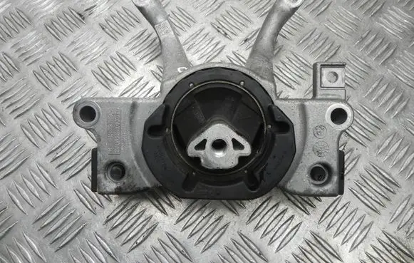 BMW 3 G20 G21 Engine mount bracket 8742697