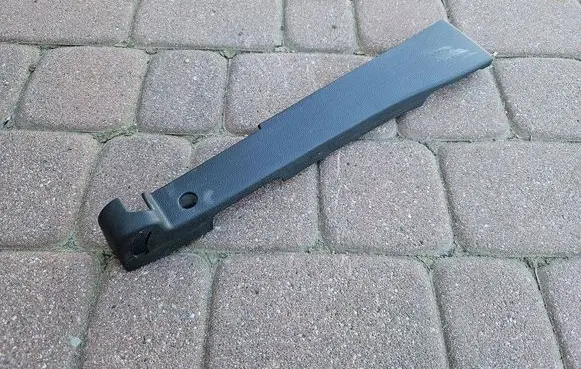 Opel Vivaro Front driver seat rail trim 1305140X