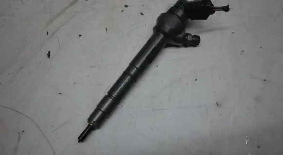 Volkswagen Tiguan Fuel injector 03L130277J