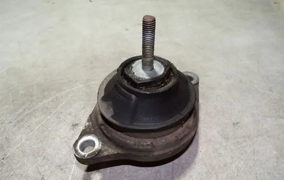 Audi A6 S6 C4 4A Engine mount bracket 4A0199379C