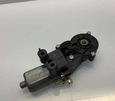 Mercedes-Benz CLS C219 Seat adjustment motor 0390203212