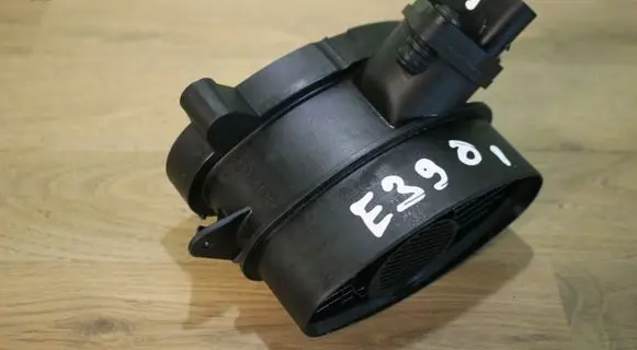 BMW 5 E39 Mass air flow meter 0928400468