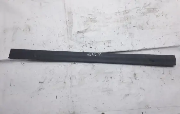 Volkswagen PASSAT B4 Front door trim (molding) 3a0853516