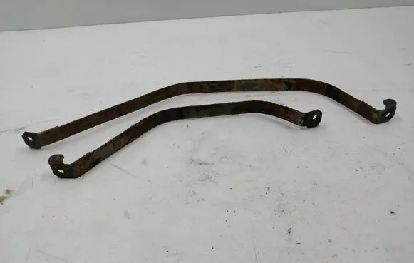 Fuel tank mounting bracket
