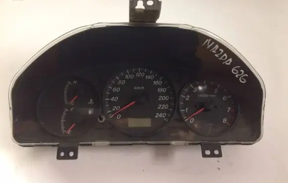 Mazda 626 Speedometer (instrument cluster) GG2NC