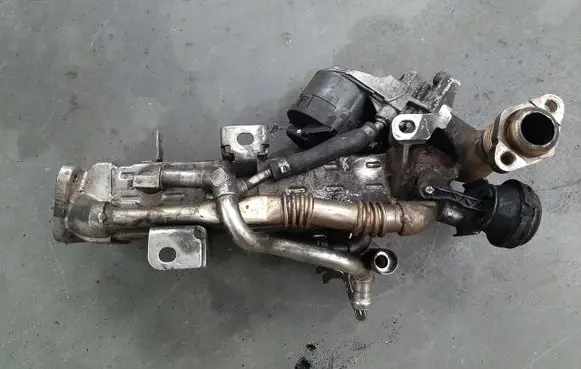 BMW 5 F10 F11 EGR valve cooler 8517724