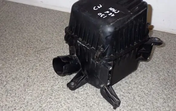 Hyundai i30 Air filter box cover 