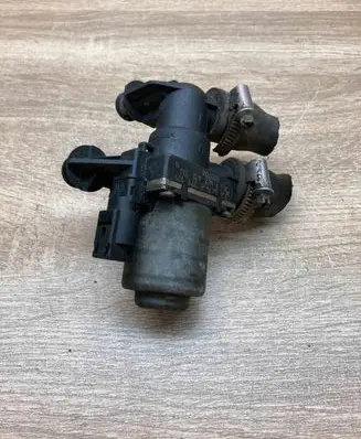 BMW 5 E39 Coolant heater control valve 8379921 1147412154