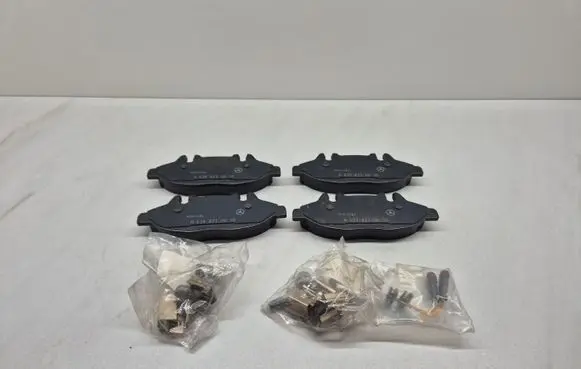Mercedes-Benz Vito Viano W639 Brake pads (front) A0064202020