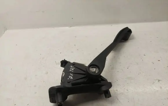 Volvo V70 Accelerator throttle pedal 30683516 30683514 00853712