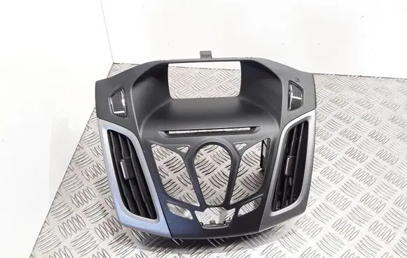 Radio/GPS head unit trim