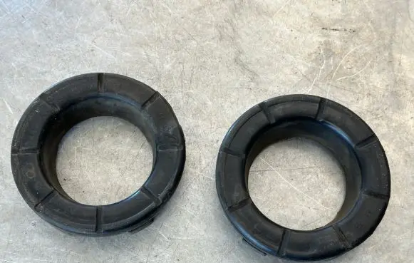 Hyundai Santa Fe Rear coil spring rubber mount 553312W000