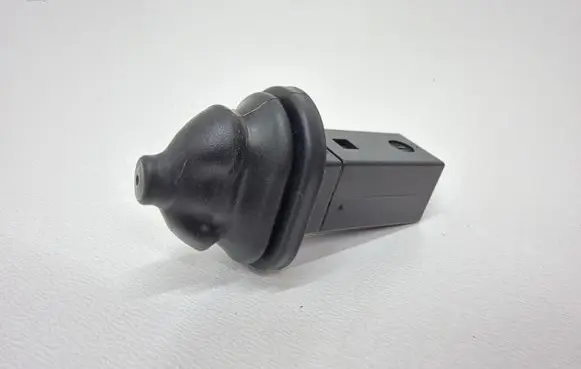 BMW 5 E60 E61 Fuel tank opening switch 82289392